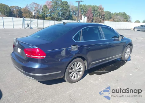 2013 Volkswagen Passat 2.5L Sel Premium z USA, uszkodzony, nr VIN 1VWCH7A39DC133784